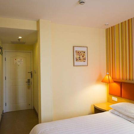 Home Inn Shanghai Hongqiao Terminal Jinshajiang Road Changfeng מראה חיצוני תמונה