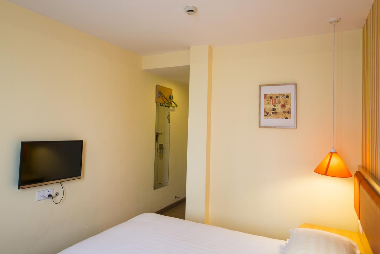 Home Inn Shanghai Hongqiao Terminal Jinshajiang Road Changfeng מראה חיצוני תמונה